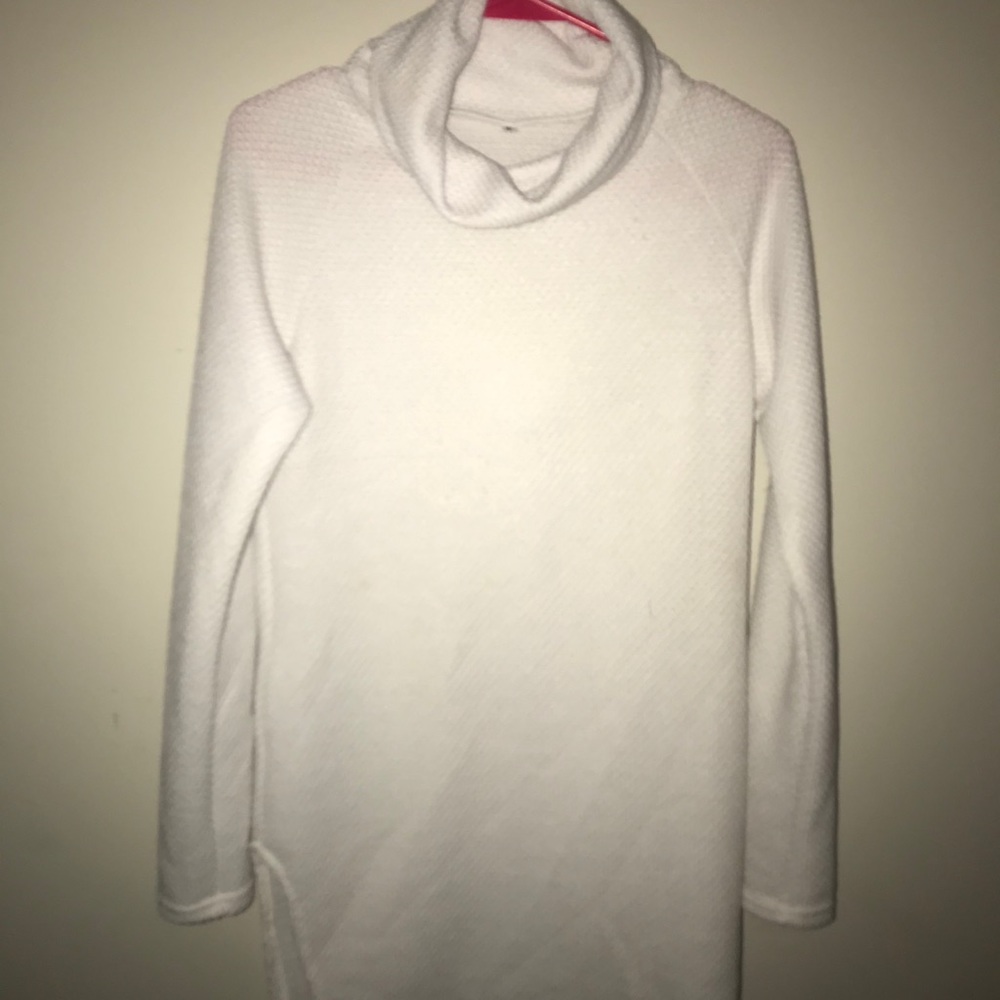 Crow neck shirt